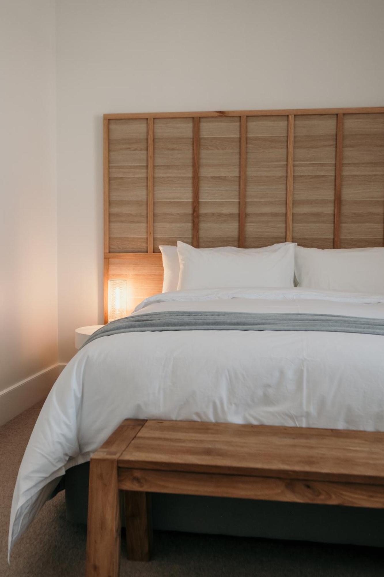 The Oak & Anchor Hotel Port Fairy Zewnętrze zdjęcie A bed with a duvet
