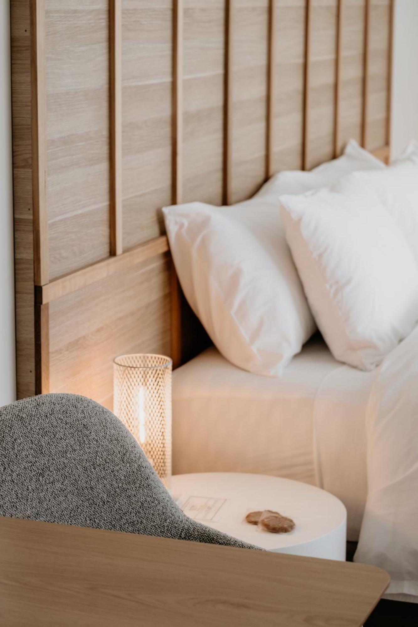 The Oak & Anchor Hotel Port Fairy Zewnętrze zdjęcie A bed with two pillows